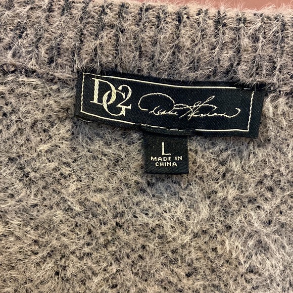 DG2 ladies fuzzy warm sweater in size large. V-neck in grey, pink and beige. - Picture 2 of 9